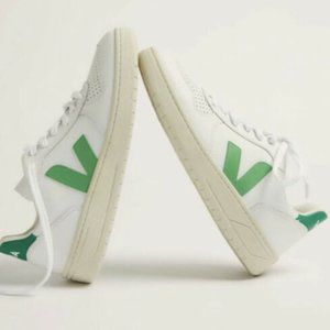 Veja V-10 Sneaker - White and Green